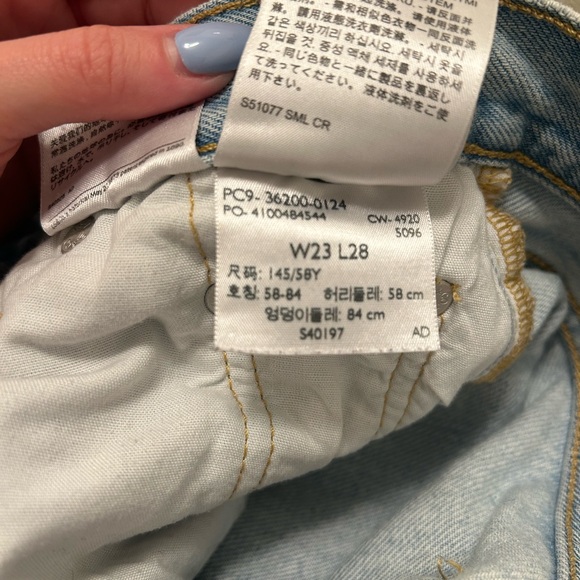 Levi's 501 - 5 button fly, straight leg, light wash - Picture 2 of 3